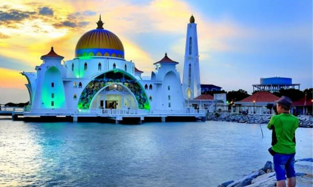 Learn about the culture of Kuala Lumpur and forbidden places for tourist