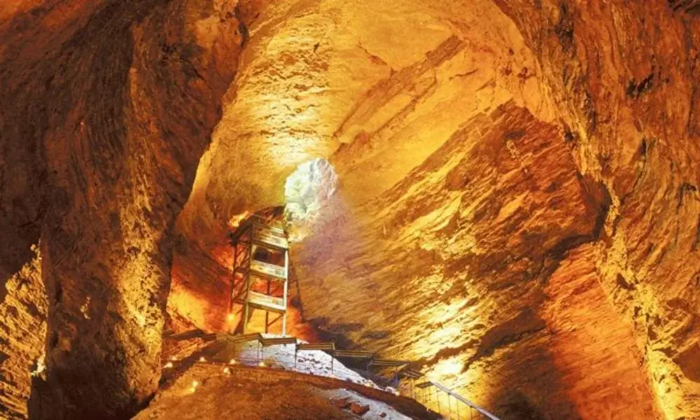 Marvel Cave and Silver Dollar City Branson